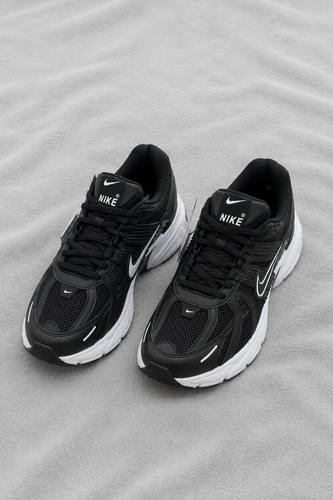 ۱. کتانی نایک V2K Run – ترکیبی از استایل کلاسیک و راحتی مدرن